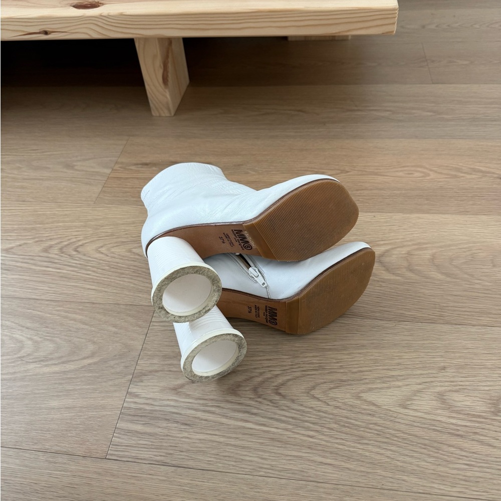 MM6 Maison Margiela Cup Heel White Ankle Boots - Picture 6 of 6